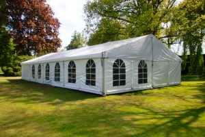 Het huren van een stretchtent voor evenementen op ons landgoed